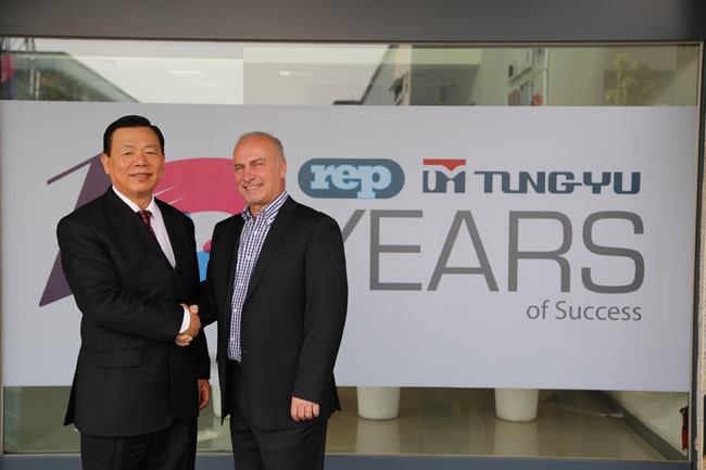 The CEOs of REP international and Tung Yu 