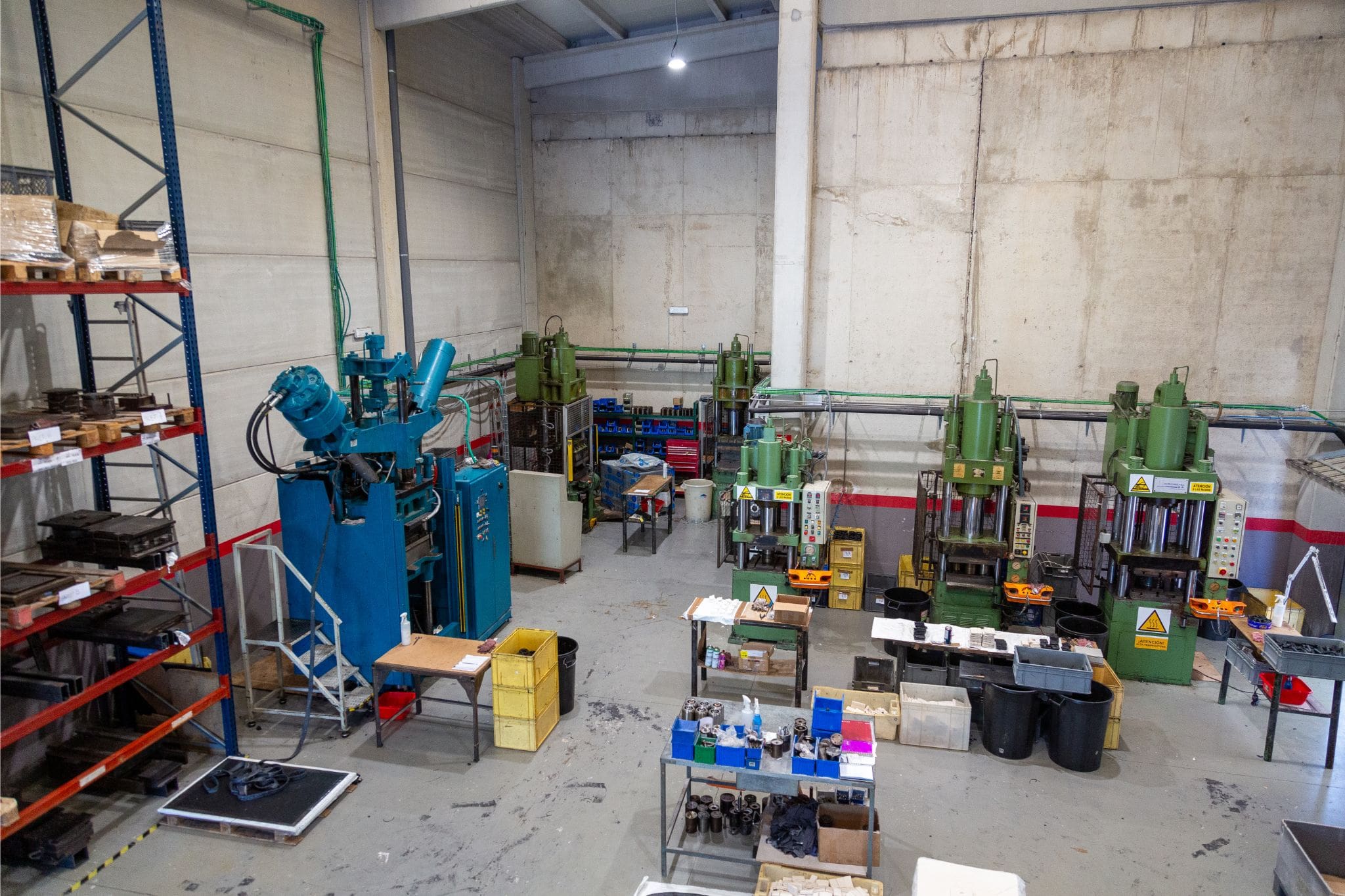 Produktionswerkstatt des CAP-2-Konzerns, einem auf die Herstellung von qualitativ hochwertigen Gummiteilen spezialisiertem Unternehmen